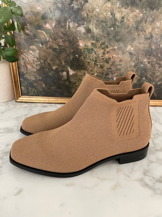 Vivaia Shoes - Vivaia Ryan Pro Water Repellent Ankle Boots Nutmeg Tan size 7 Square Toe